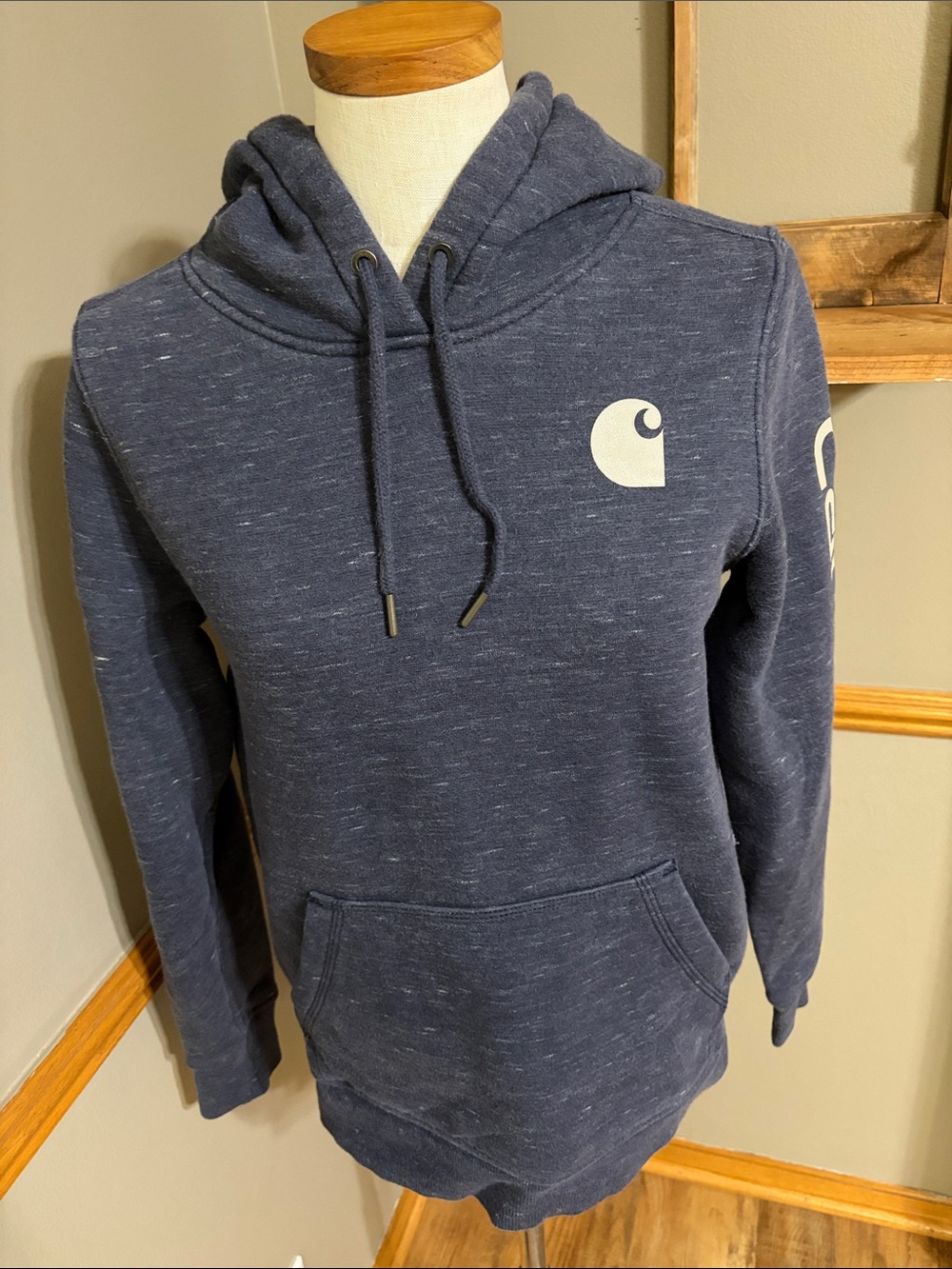 Carhartt women’s Heather Navy relaxed fit Pullover Hoodie with Logo Size small